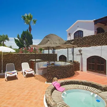 Villa Garita - 4 Bedroom - Perfect For Larger Groups - Sleeps 12 - Great Pool Area